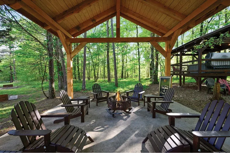 Hidden Acres 5 BR+ optional bunk house-8 acres-Game room-Pavilion
