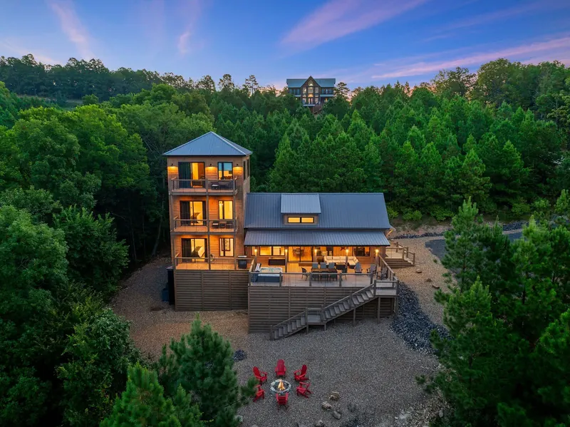 Skyfall Lodge